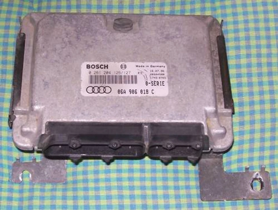 Centralina Audi A3 (8L) 1.8 20V AGN 06A906018C 0261204126/127 16.07.1997 - Immagine 1 di 1