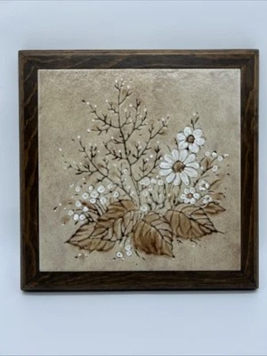 Azulejo Cerámico Vintage MCM Retro 9.5" x 9.5" Base Madera Beige Blanco Flores Foto 1 de 4