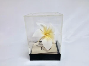 Artificial Hawaiian Single Flower Hair Clip White Yellow Center - Picture 1 of 5