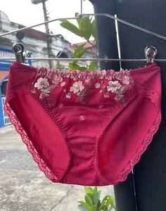 Vintage Silky Deep Pink Nylon Panty Sweet Floral Lace Sissy Bikini Briefs Sz.7/L - Picture 1 of 20