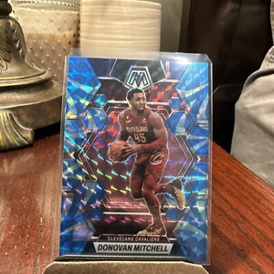 2022-23 Mosaic Blue #5 Donovan Mitchell - Cleveland Cavaliers