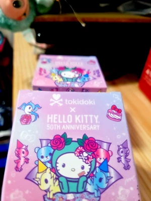 Figura ramo cumpleaños 50 aniversario Tokidoki x Hello Kitty - Auténtica Foto 1 de 3