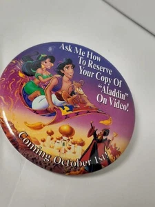 Disney Reserva tu copia de Aladdin en video película promoción pinback botón Vhs - Imagen 1 de 4