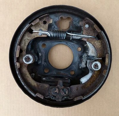 Placa de respaldo de freno trasero LH 88 CHEVROLET CHEVY NOVA Foto 1 de 2