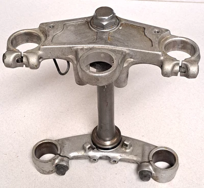 Yamaha FZ600 1986-1988 triple árbol abrazadera superior inferior vástago de dirección FZ 46X Y-1 Foto 1 de 4