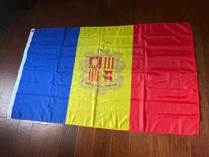 3x5 Andorra Flagge mit Ösen - Top Zustand - Bild 1 von 1