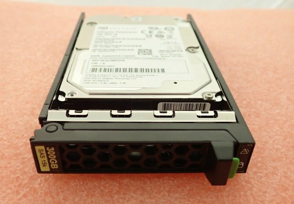 Fujitsu ST300MP0006 HD SAS 12G 300GB 15K HOT PL 2.5' EP HDD for Primergy - Image 1 of 4