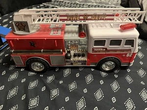 2011 Hasbro Tonka Fire Rescue Truck With Moving Ladder Tested, Lights Work - Picture 1 of 4