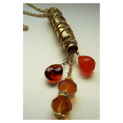 Sujetadores de cadena tono dorado con carcasa de bala collar con estrás cristales rojos naranja Foto 1 de 2