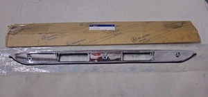 Original Kennzeichen Beleuchtung Chromrahmen A1247500493 für Mercedes W124 NEU - Picture 1 of 4