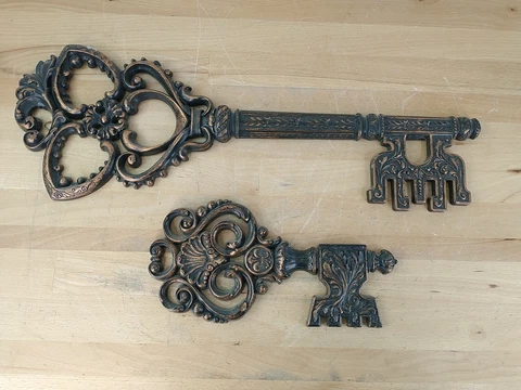 2 Vintage Dart SYROCO Gold Fleur De Lis Skeleton Key Wall Hanging Plaque 3661-C Cover