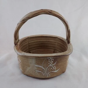 Pottery Basket Signed w/Handle 8"x 8" Farmhouse Rustic Lilies of the Valley - Picture 1 of 14