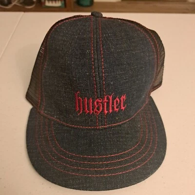 Chapéu caminhoneiro vintage novo estoque antigo HUSTLER vermelho/denim malha Snapback  - Imagem 1 de 2