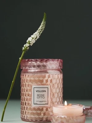 ¡Nuevo! Vela Anthropologie Voluspa Rose Otto 18 OZ 100 Horas Burn Nueva Rosa Foto 1 de 4