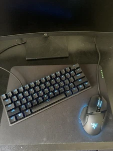 Razer Basilisk / Huntsman Mini / Tapis de Souris Clavier et Souris Gaming Occasion - Photo 1/4