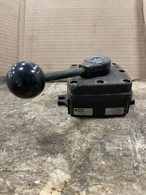 Parker VL25 4-Way, 3-Position, Rotary Disc Manual Air Valve 0-150PSI - Image 1 of 4