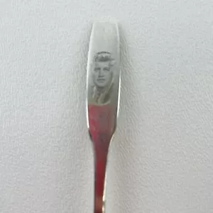 Cuchara de recuerdo coleccionable vintage Onedia John F Kennedy enchapada en plata - Imagen 1 de 3