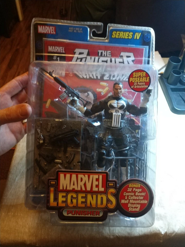 Marvel Legends Series IV The Punisher Action Figure W Comic 2003 ToyBiz R123