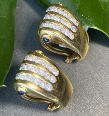 Pendientes Huggie de oro de 18 quilates vintage de diamantes y zafiros finos usados Foto 1 de 4