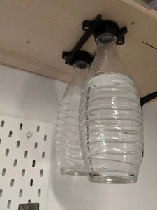 Hängehalterung Schrank-Unterbau kompatibel für Sodastream Crystal Flaschen - Bild 1 von 3