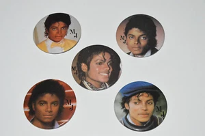 MICHAEL JACKSON Lot of 5 Buttons Pins Vintage 1980s MJ Photo Pin Set King of Pop - Picture 1 of 3