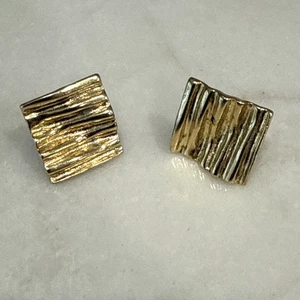 Vintage goldfarbene strukturierte gewellte quadratische Ohrringe 5/8" - Bild 1 von 7