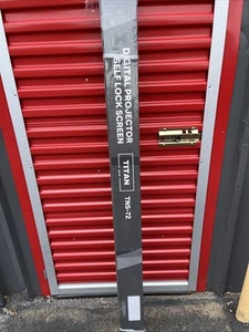 Projector Screen High quality Titan TNS-72 Digital **Brand NEW** - Picture 1 of 3