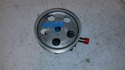 Bomba de dirección asistida usada se adapta a: Audi A4 2.0 2006 grado A Foto 1 de 4