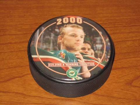 Minnesota WILD MARIAN GABORIK 2000 NHL Entry Draft SGA Vtg Hockey Puck- RARE! Cover