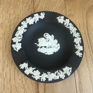 Black Wedgwood England Jasperware Horse Chariot Goddess Ashtray - Picture 1 of 3