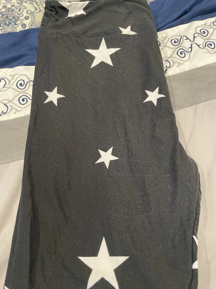 Leggings LuLaRoe TC negros con estrellas blancas Foto 1 de 1
