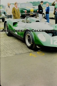 2 X 35mm Slide RAC British Grand Prix 10 July 1965 Pits Coundleys Mclaren / Elva - Picture 1 of 2