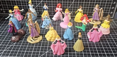 СМЕШАННЫЙ ЛОТ ТОВАРОВ Disney 20 Фигурок Принцесс, Топперы, Золушка, Русалка, Замороженные, Другое - Изображение 1 из 3