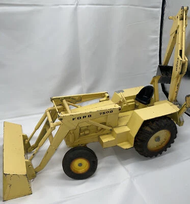 Vintage Ford 7500 Die-Cast Backhoe Front Loader Tractor - 1/12 Scale ~ Damaged - Image 1 of 4