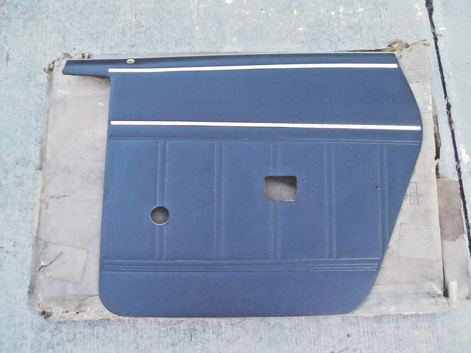 Nuevo de Lote Antiguo MoPar 1969 69 Plymouth Fury PANEL DE MOLDURA DE PUERTA TRASERA DERECHA 4 PUERTAS techo rígido Foto 1 de 4