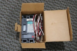 GE TEB122Y100 geformter Gehäuseschalter 100Amp 240VAC 250VDC mit Zusatzschalter - Bild 1 von 5