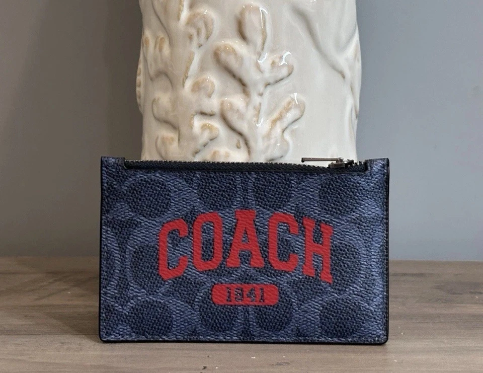 Estuche para Tarjetas COACH CBJ98 Cremallera Firma Lona y Cuero Gráfico Coach Azul Marino/Rojo Negrito Foto 1 de 4