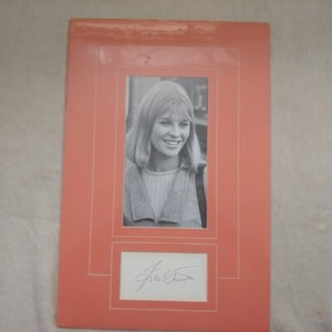 JULIE CHRISTIE Portrait Photo Signed Index Card Cardboard framed 18x12 Photo 5x9