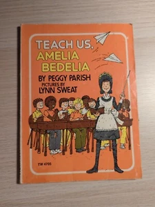 Teach Us Amelia Bedelia, Peggy Parish, Lynn Sweat, Scholastic Softcover, 1977 - Foto 1 di 6