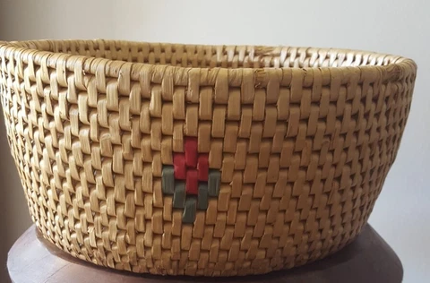 HAND WOVEN SOUTHWESTERN STYLE BASKET 7.5" TALL 13.5" DIAMETER Cover