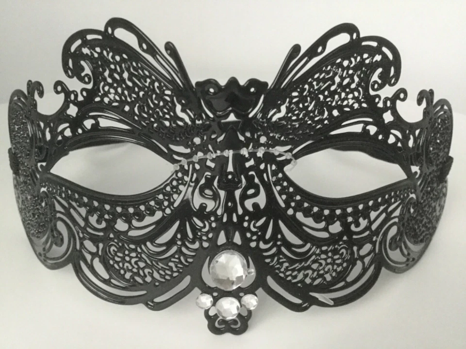 ‪BNWOT BLACK FILIGREE LACY METAL VENETIAN MASQUERADE PARTY MASK WITH CRYSTALS ‬ - Image 1 of 4