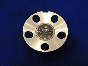 05 06 Ford Mustang OEM Factory 16" Wheel One Center Cap Z26 - Picture 1 of 4