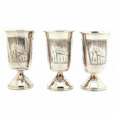 JUEGO DE 3 TAZAS DE VODKA ANTIGUAS RUSAS 84 PLATA FLOR Y PAISAJE GRABADAS DE COLECCIÓN Foto 1 de 4