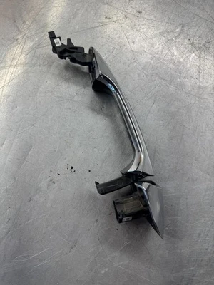 Infinity QX30 2017 manija de puerta exterior delantera izquierda lado del conductor OEM PA6-GF60 Foto 1 de 4