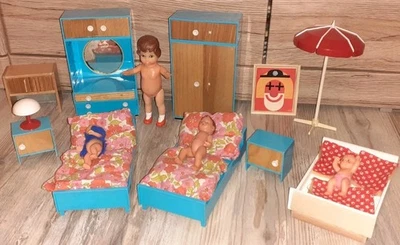 Puppenstube, Puppenstubenmöbel, DDR  mit Zubehör - Bild 1 von 3