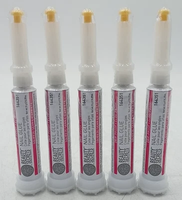 Paquete de 5 pegatinas de uñas Beauty Secrets a prueba de goteo y zuecos Foto 1 de 4