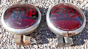 PAIR OF VINTAGE KD #254 S T O P STOP TAIL LIGHTS w/ BRACKETS. 6.5" GLASS LENSES. - Foto 1 di 11