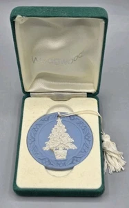 VINTAGE 1988 Wedgwood Jasperware "Christmas Tree" Ornament - Made in ENGLAND - Bild 1 von 8
