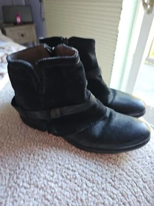 Miz Mooz Black Suede Leather Boho Ankle Booties Side zip size EU 39 (US 8) - Picture 1 of 7
