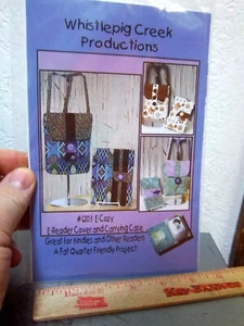 Cubierta de lector Whistlepig Creek Productions, #1203 E-Cozy E y kit de patrón de estuche - Imagen 1 de 2